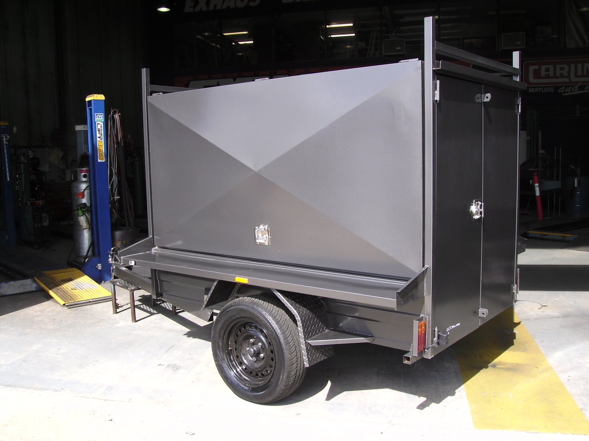 square+tradies+closed+doors